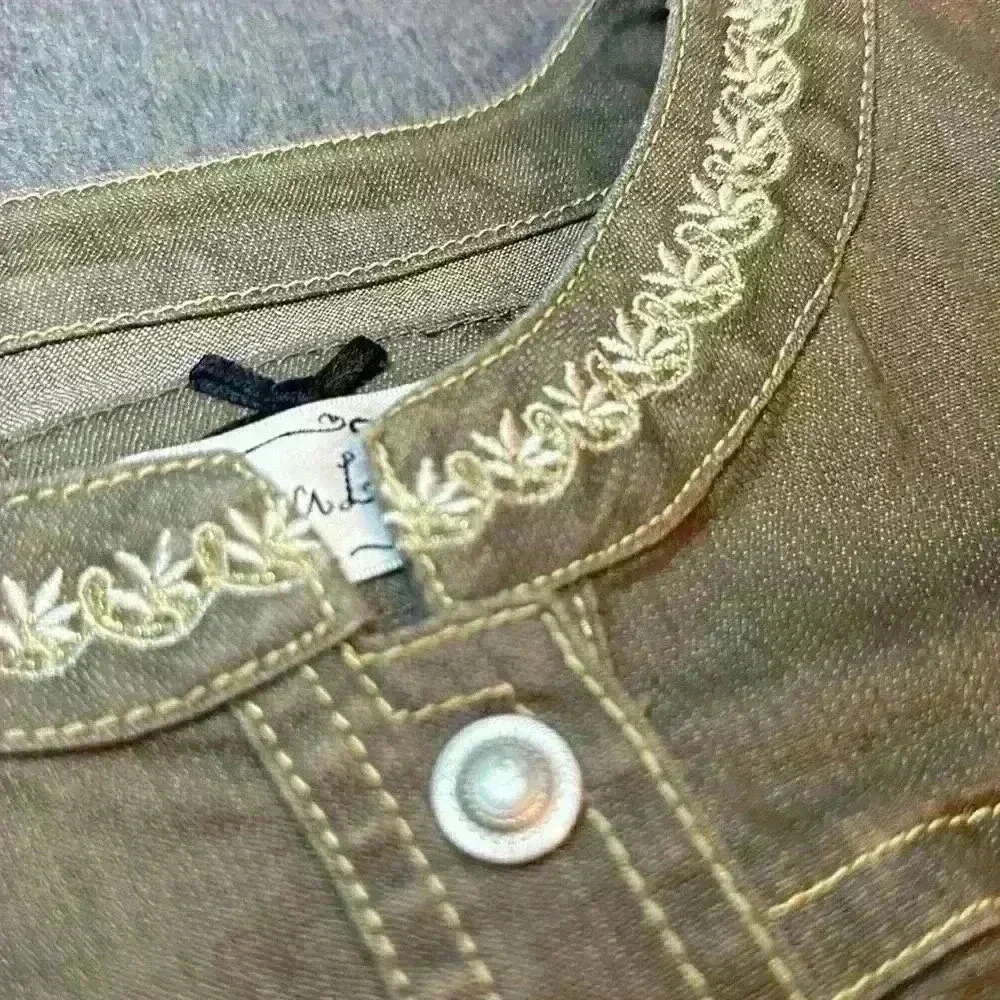 Live A Little Vintage Embroidered 3/4 Sleeve Jean Jacket w/ Snap Buttons Size M - Picture 13 of 15